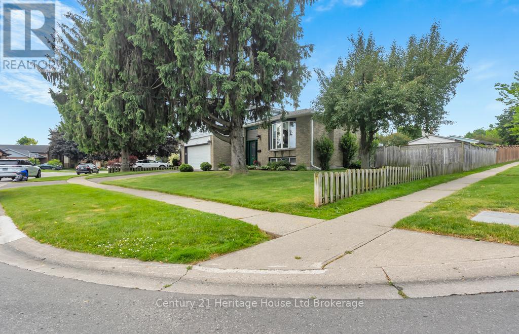 233 Diefenbaker Drive, Woodstock, Ontario  N4S 8K1 - Photo 3 - X13433334