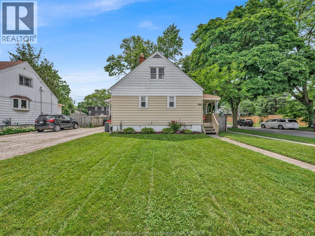 1803 Ellrose, Windsor, Ontario  N8W 4T7 - Photo 2 - 26013864