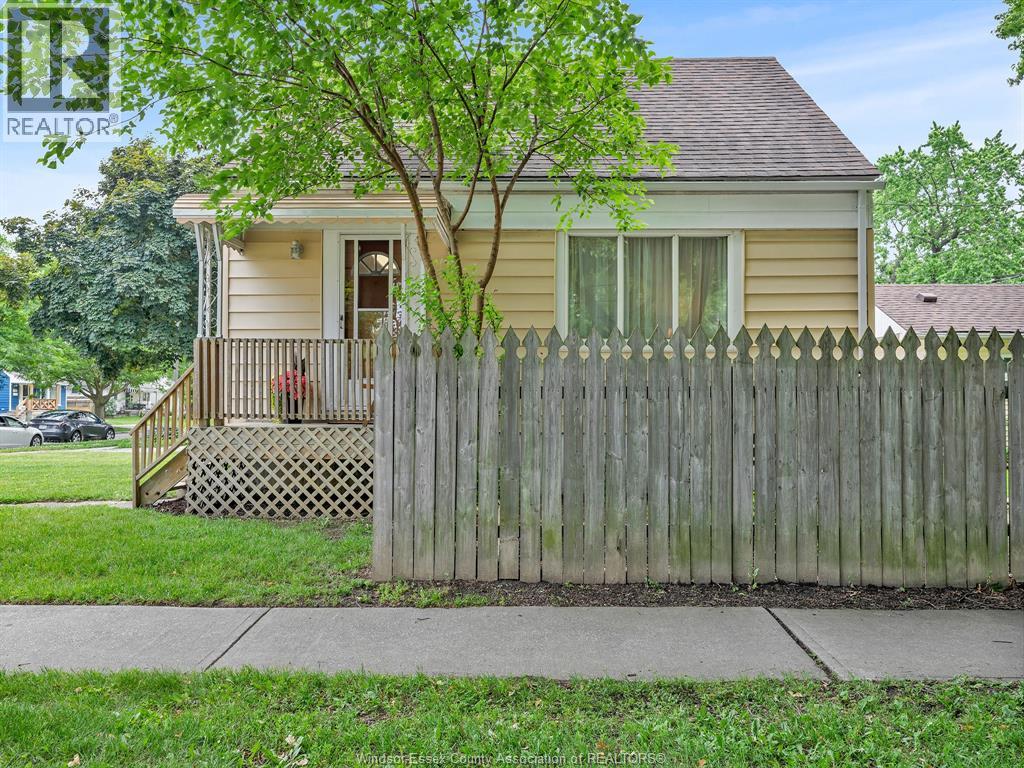 1803 Ellrose, Windsor, Ontario  N8W 4T7 - Photo 4 - 26013864