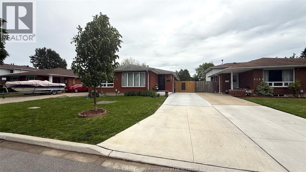 9793 LYNNGROVE CRESCENT, Windsor, Ontario