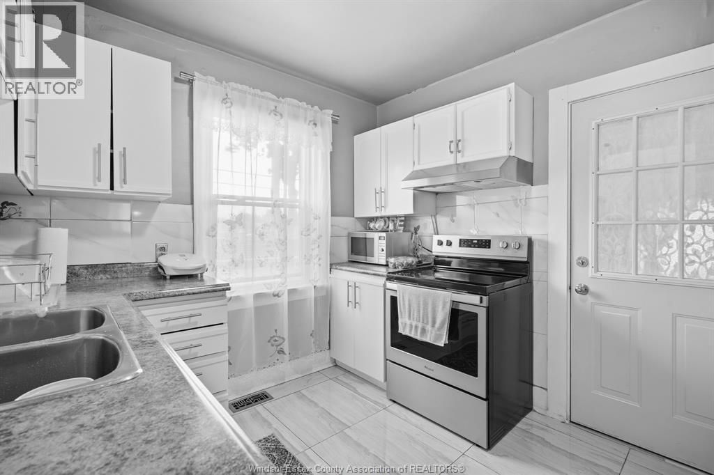 908 Oak Street, Windsor, Ontario N9A 5G2 - Photo 11 - 26013858
