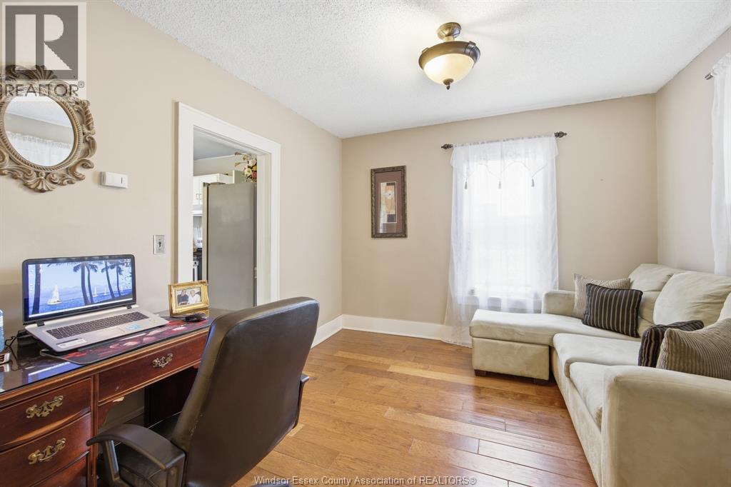 908 Oak Street, Windsor, Ontario N9A 5G2 - Photo 9 - 26013858