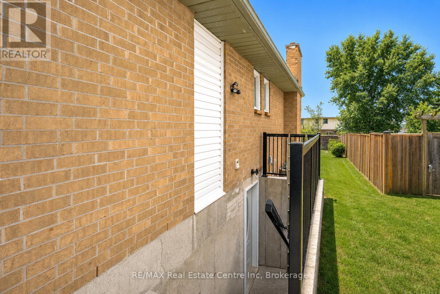 124 Downey Road, Guelph, Ontario  N1C 1A3 - Photo 2 - X13433446