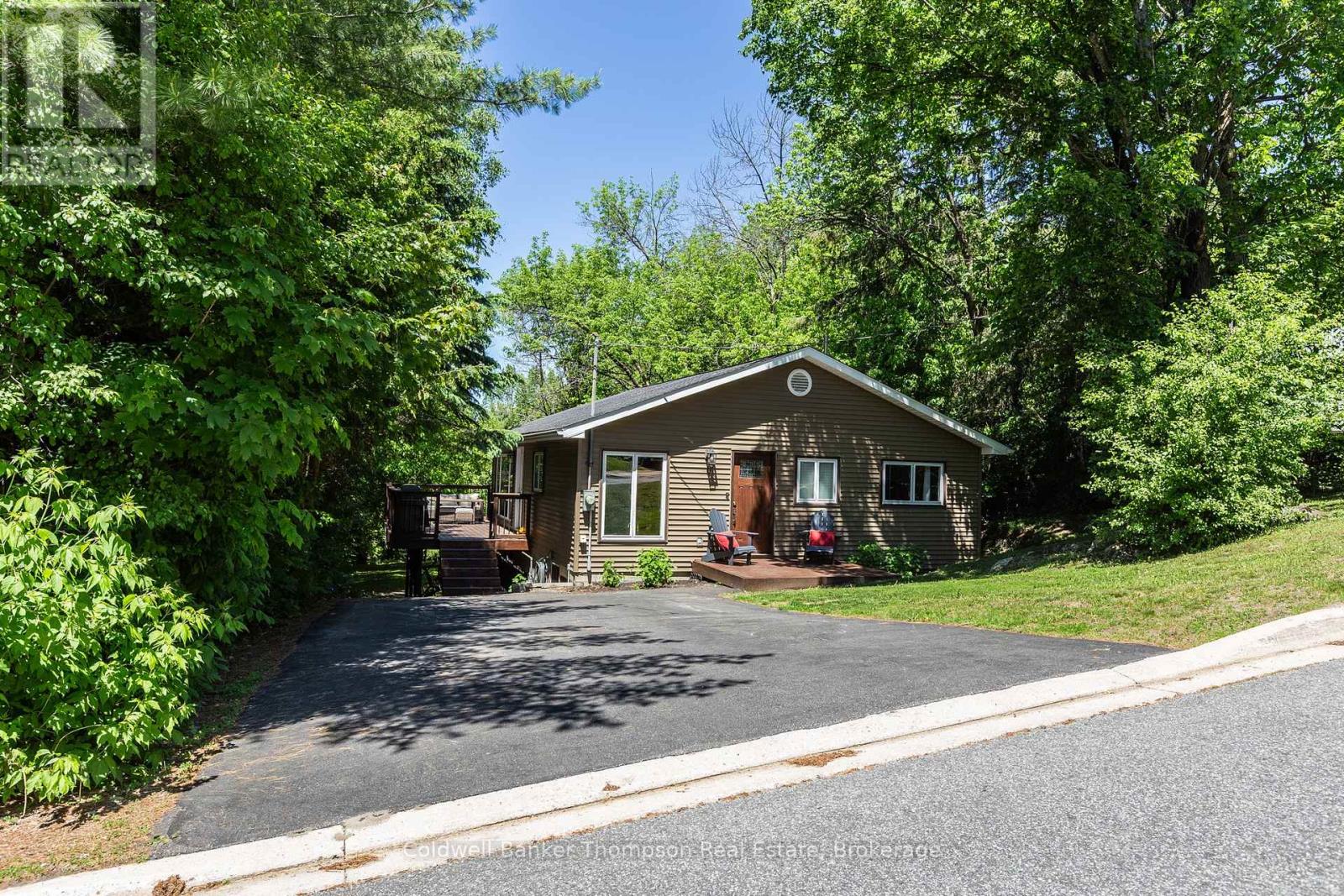 6 JOHANNA STREET, Huntsville, Ontario