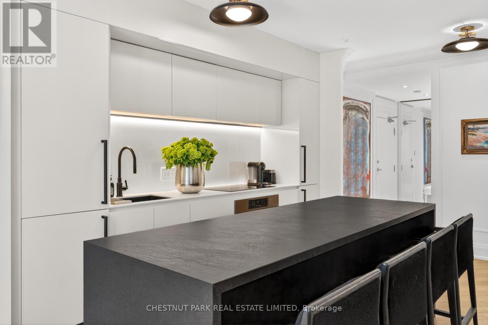 301 - 20 Scrivener Square, Toronto, Ontario  M4W 3X9 - Photo 6 - C13433458