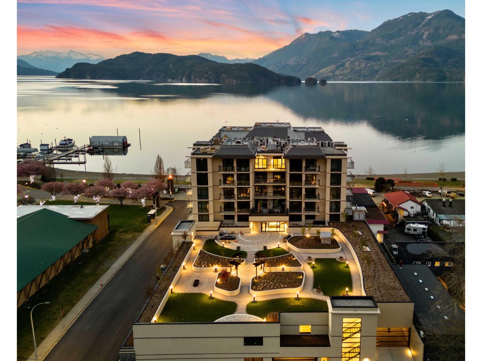 608 120 ESPLANADE AVENUE|Harrison Hot Springs