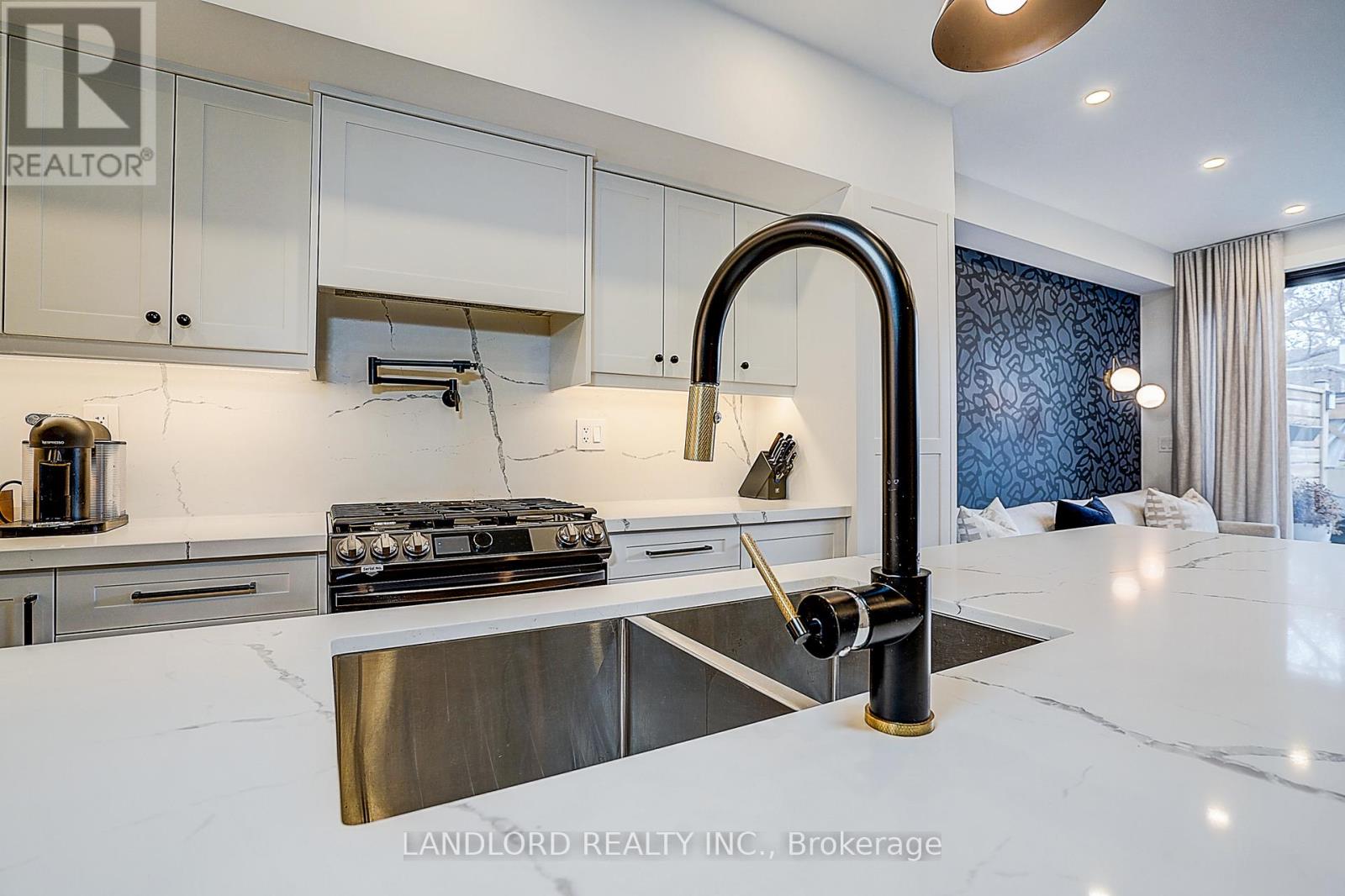 21 Shudell Avenue, Toronto, Ontario  M4J 1C5 - Photo 11 - E13433480