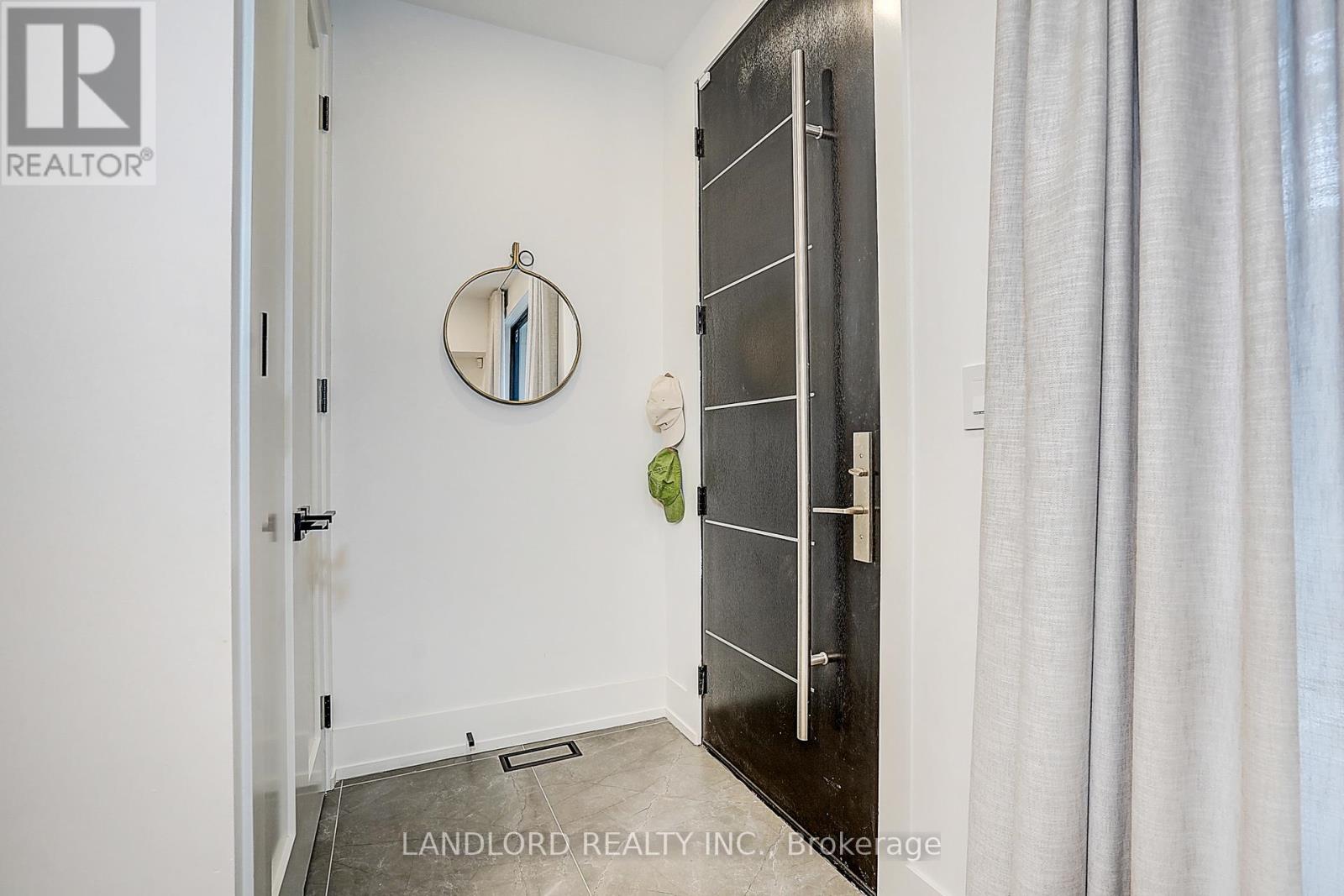 21 Shudell Avenue, Toronto, Ontario  M4J 1C5 - Photo 4 - E13433480