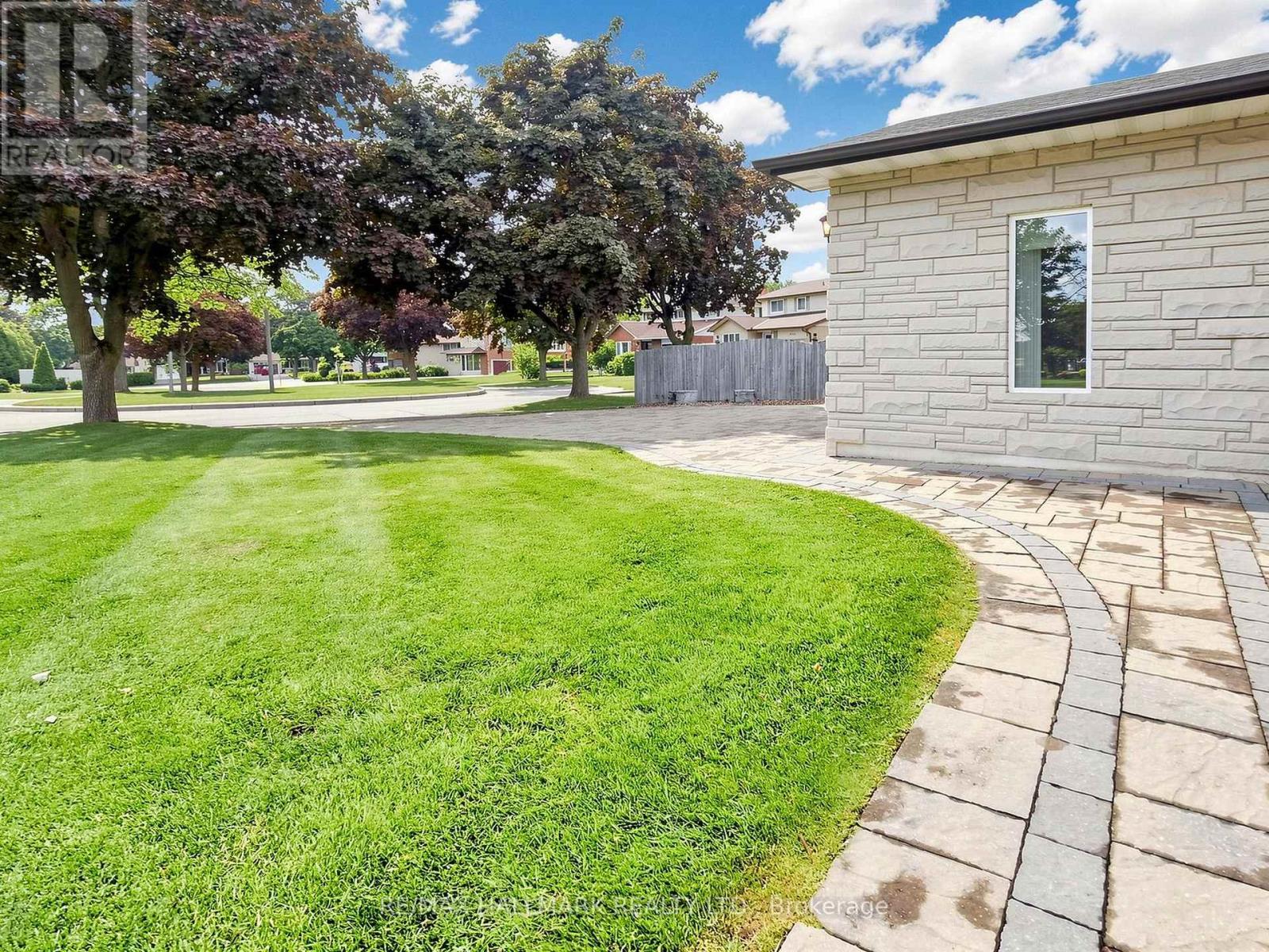 1038 Pinetree Court, Oshawa, Ontario  L1K 1P4 - Photo 18 - E13433678