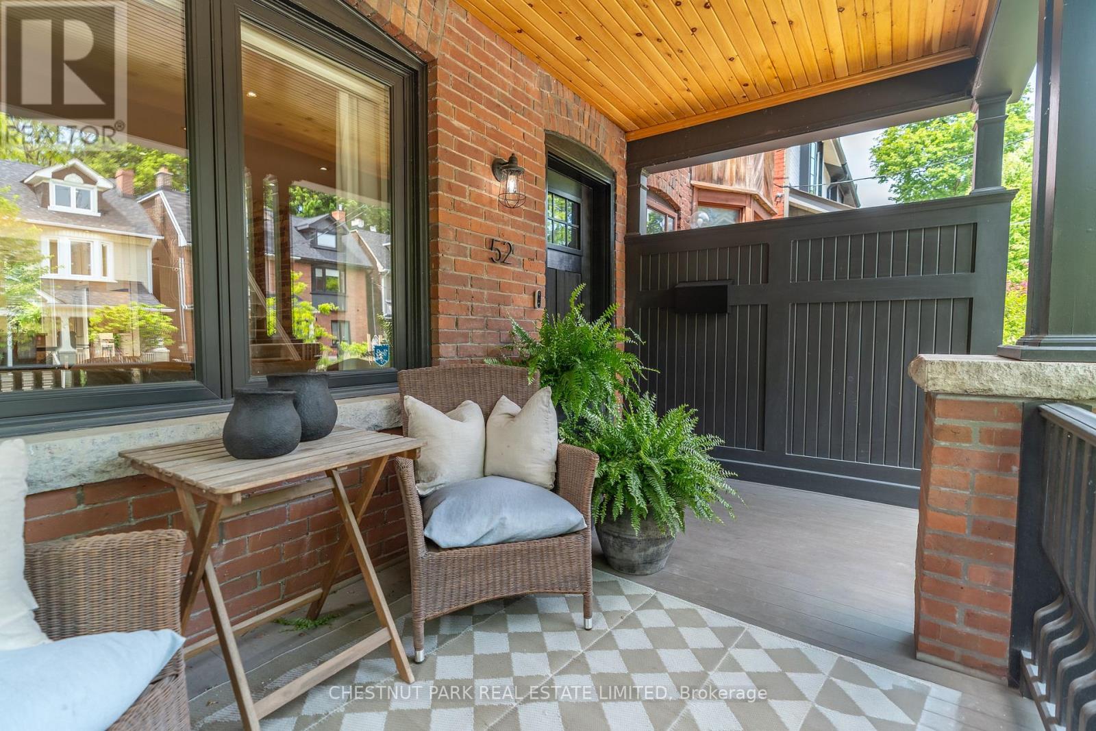 52 Bertmount Avenue, Toronto, Ontario  M4M 2X9 - Photo 4 - E13433684