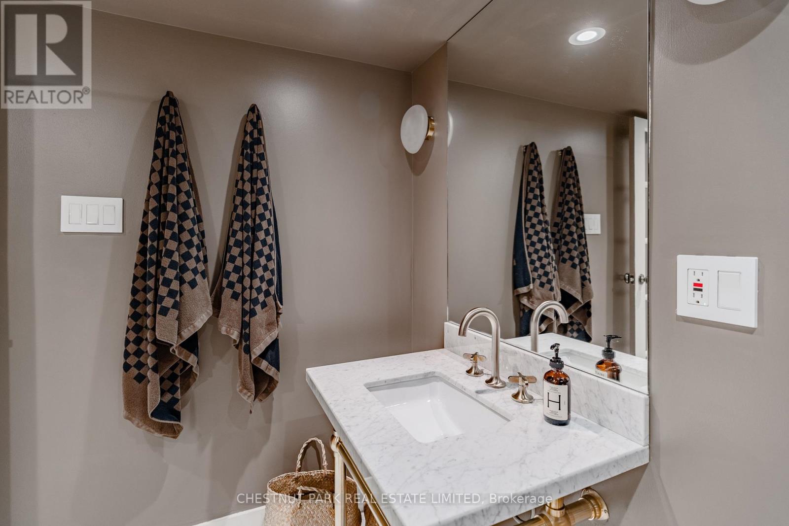 52 Bertmount Avenue, Toronto, Ontario  M4M 2X9 - Photo 42 - E13433684