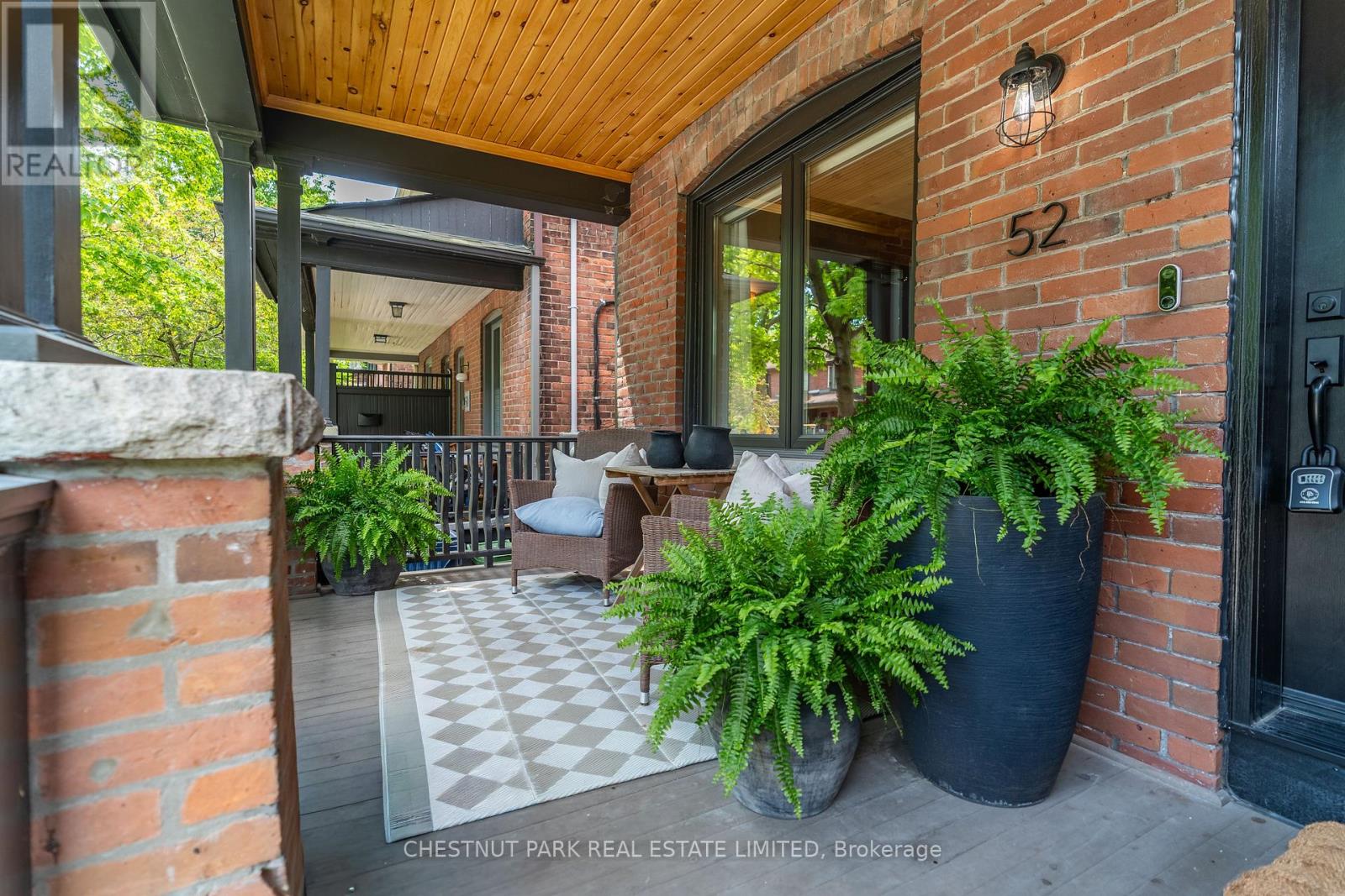 52 Bertmount Avenue, Toronto, Ontario  M4M 2X9 - Photo 5 - E13433684