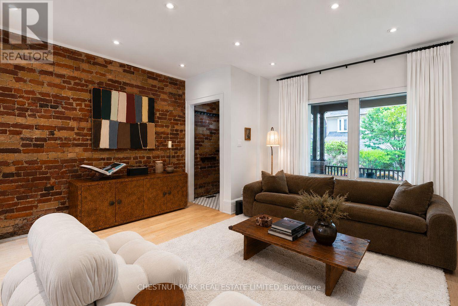 52 Bertmount Avenue, Toronto, Ontario  M4M 2X9 - Photo 6 - E13433684