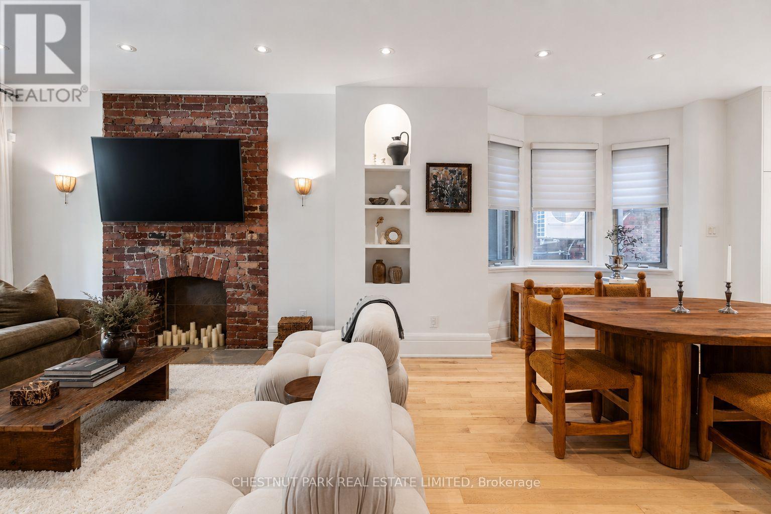 52 Bertmount Avenue, Toronto, Ontario  M4M 2X9 - Photo 7 - E13433684
