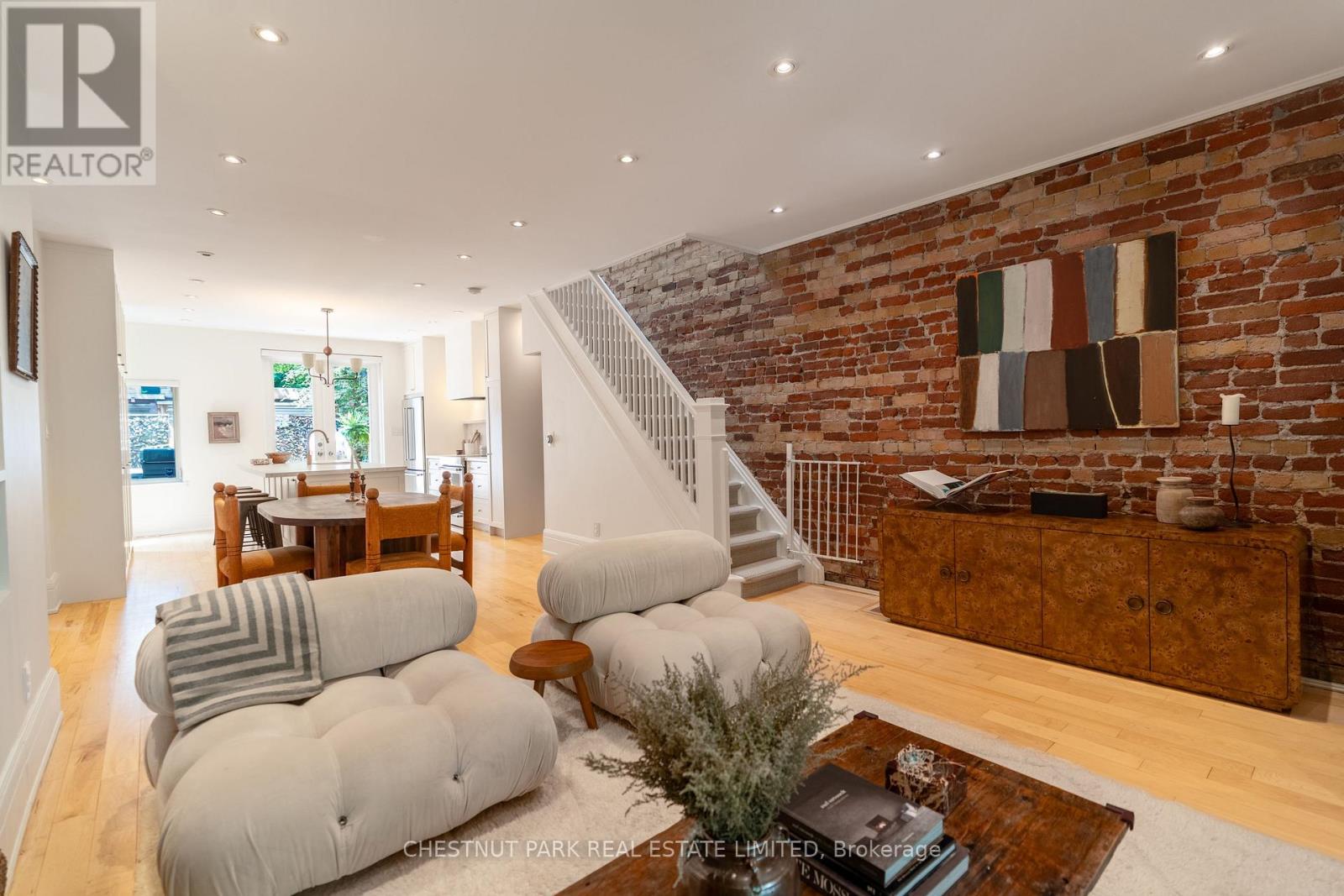 52 Bertmount Avenue, Toronto, Ontario  M4M 2X9 - Photo 8 - E13433684