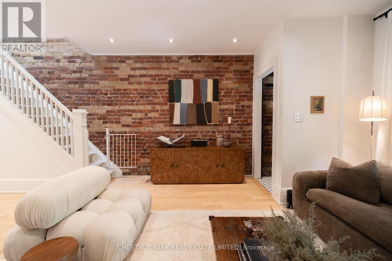 52 Bertmount Avenue, Toronto, Ontario  M4M 2X9 - Photo 9 - E13433684