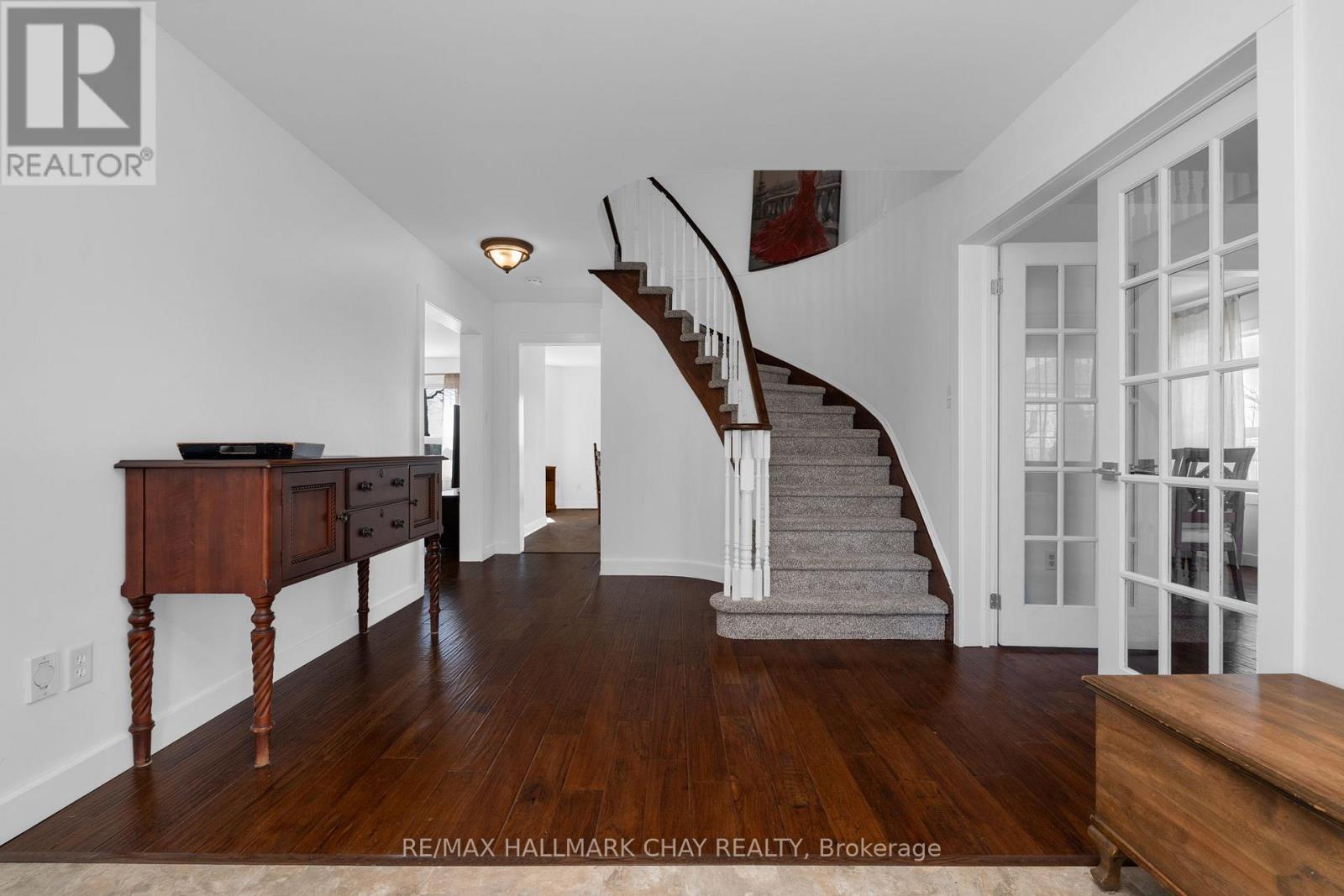 63 Northview Crescent, Barrie, Ontario  L4N 9T5 - Photo 4 - S13242046