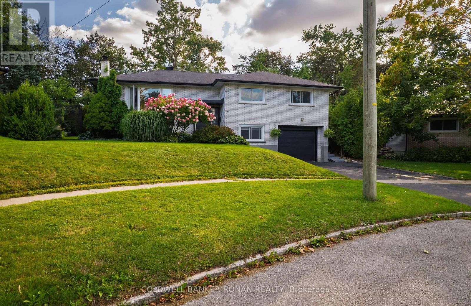 11 Pratt Road, Barrie, Ontario  L4M 2K9 - Photo 3 - S13433554