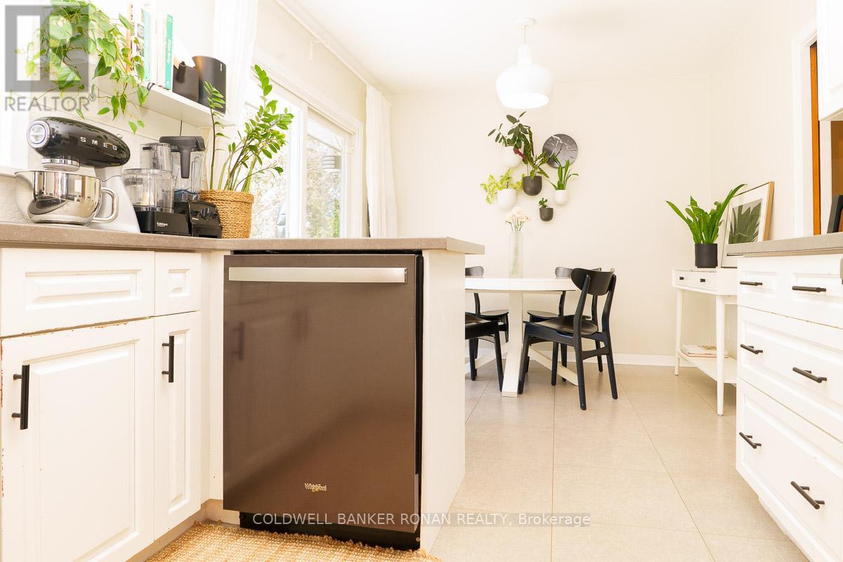 11 Pratt Road, Barrie, Ontario  L4M 2K9 - Photo 6 - S13433554
