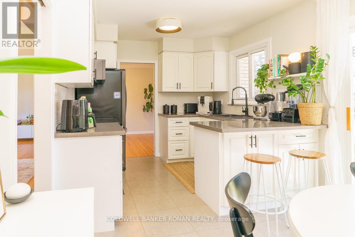 11 Pratt Road, Barrie, Ontario  L4M 2K9 - Photo 7 - S13433554