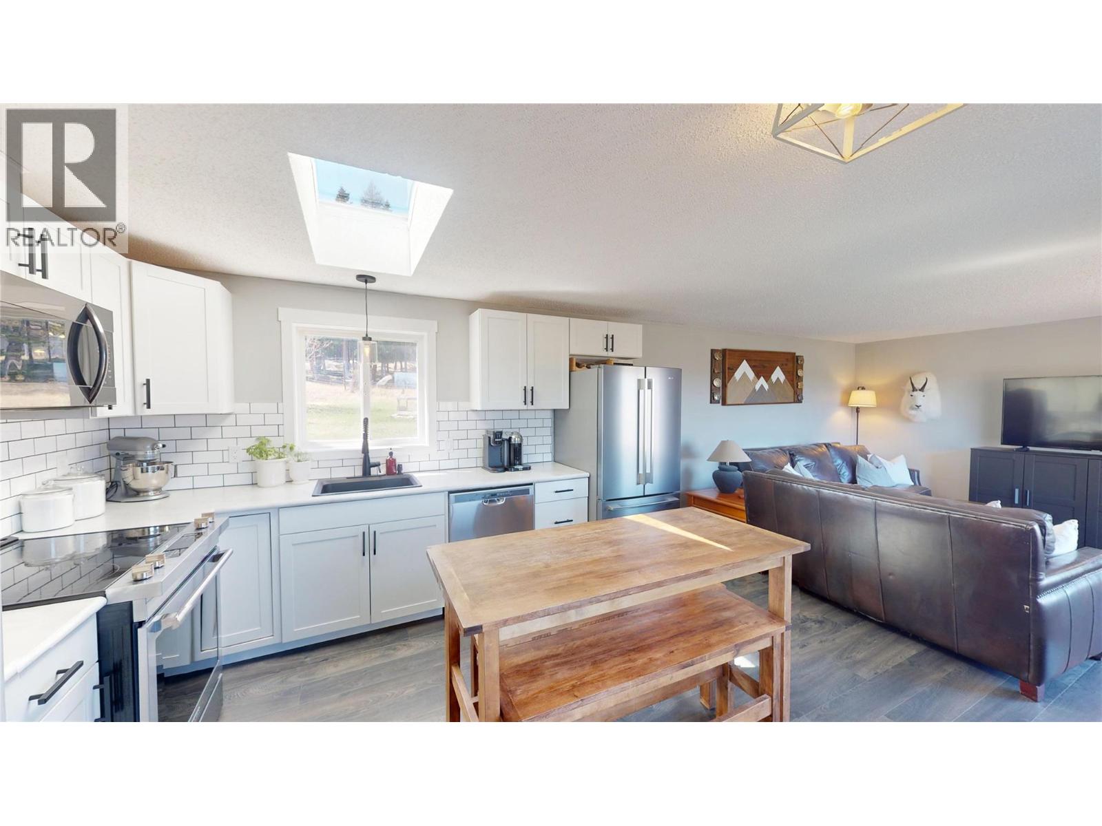 3251 45th Street S, Cranbrook, British Columbia V1C 7A1 - Photo 4 - 10384184