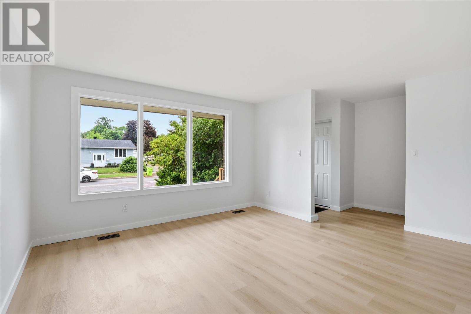 66 Copernicus Dr, Sault Ste. Marie, Ontario  P6A 6H2 - Photo 4 - SM261388