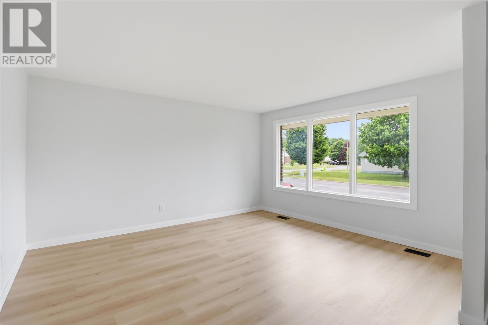 66 Copernicus Dr, Sault Ste. Marie, Ontario  P6A 6H2 - Photo 5 - SM261388