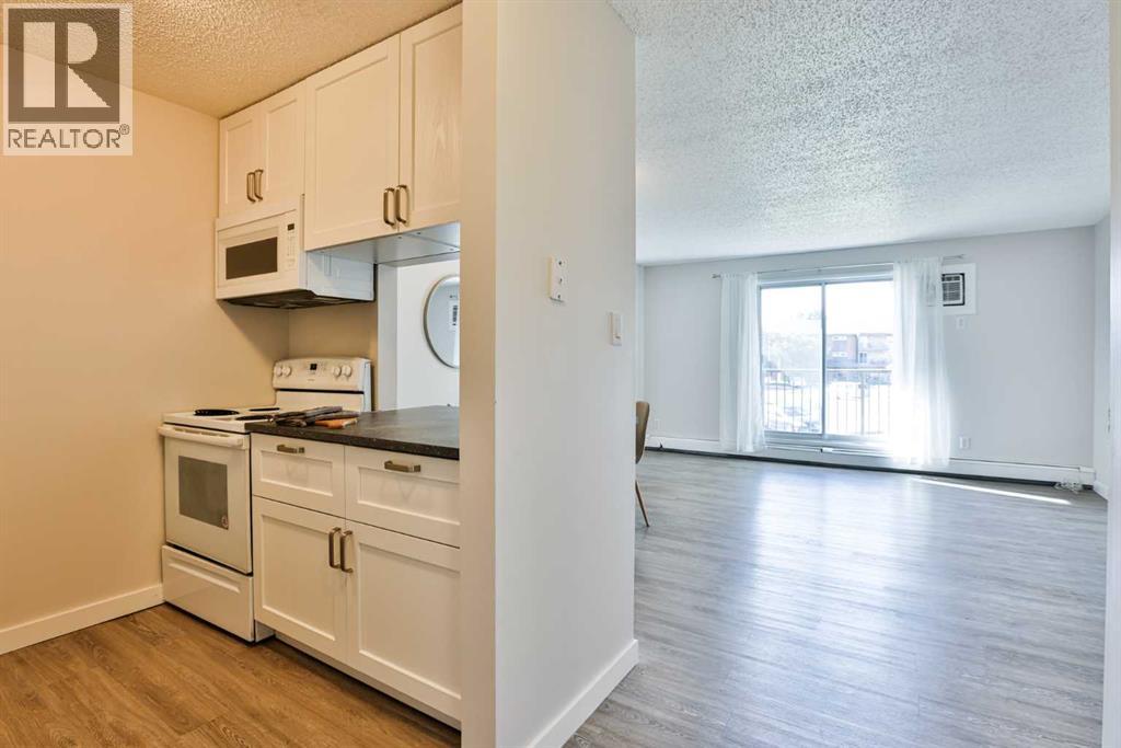 201, 405 Columbia Boulevard W, Lethbridge, Alberta  T1K 5R8 - Photo 3 - A2320130