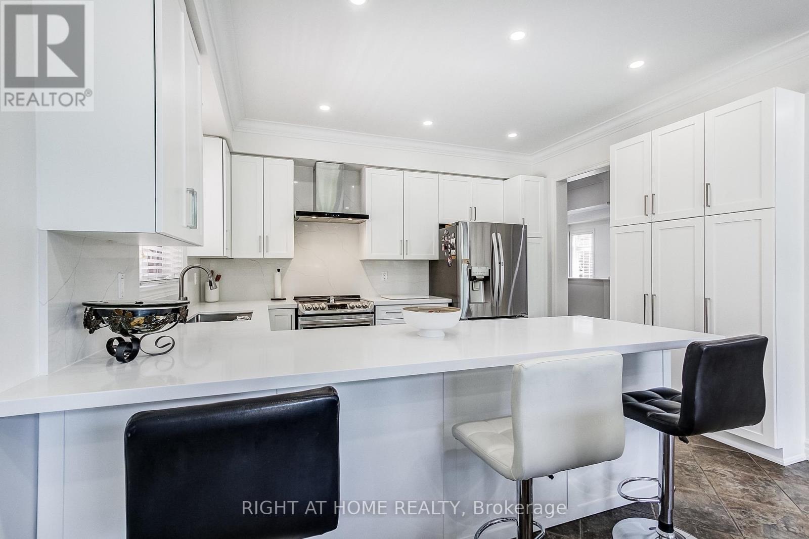 481 Heath Street, Oakville, Ontario  L6H 6N8 - Photo 14 - W13433390