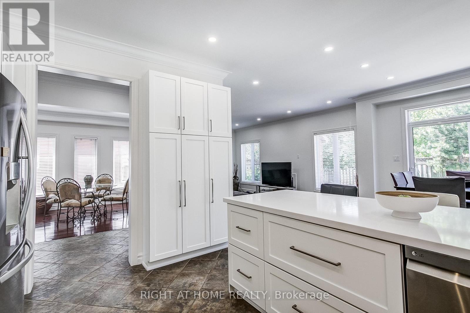 481 Heath Street, Oakville, Ontario  L6H 6N8 - Photo 16 - W13433390