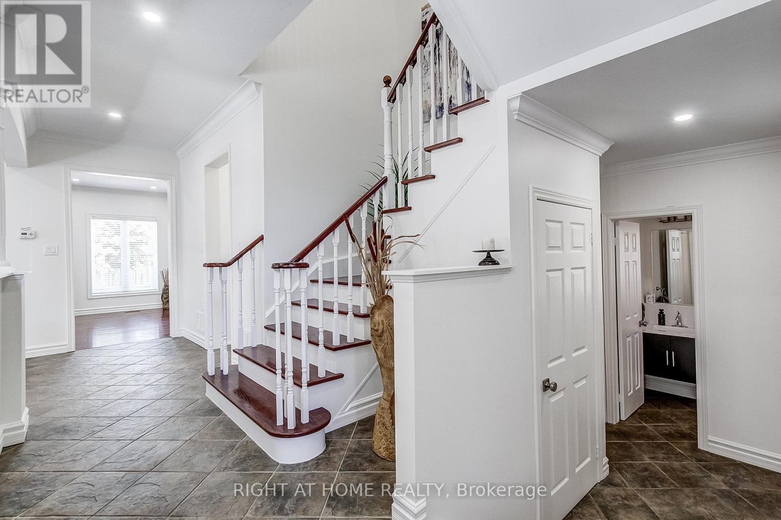 481 Heath Street, Oakville, Ontario  L6H 6N8 - Photo 7 - W13433390