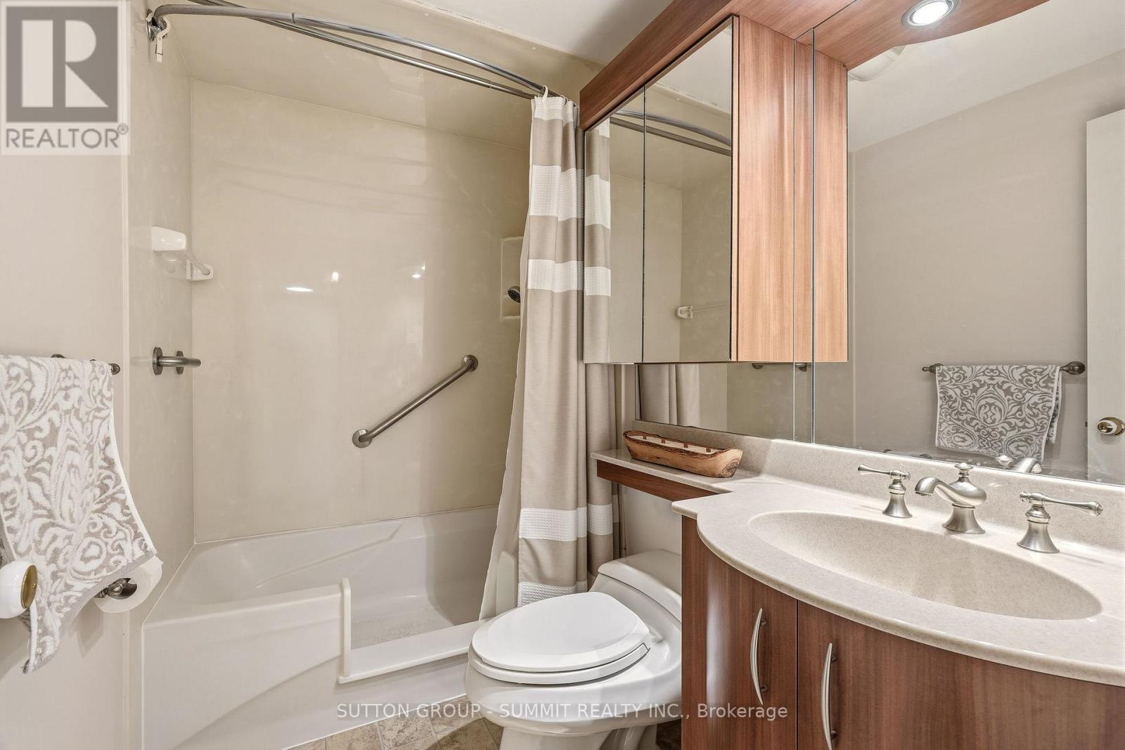 570 Forestwood Crescent, Burlington, Ontario  L7L 4K3 - Photo 16 - W13433486