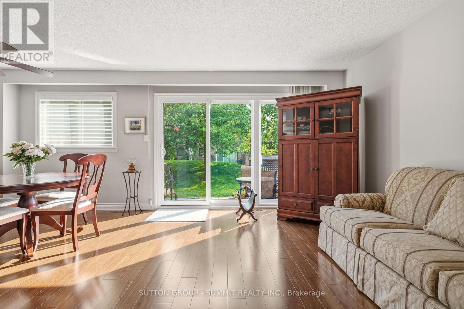 570 Forestwood Crescent, Burlington, Ontario  L7L 4K3 - Photo 4 - W13433486