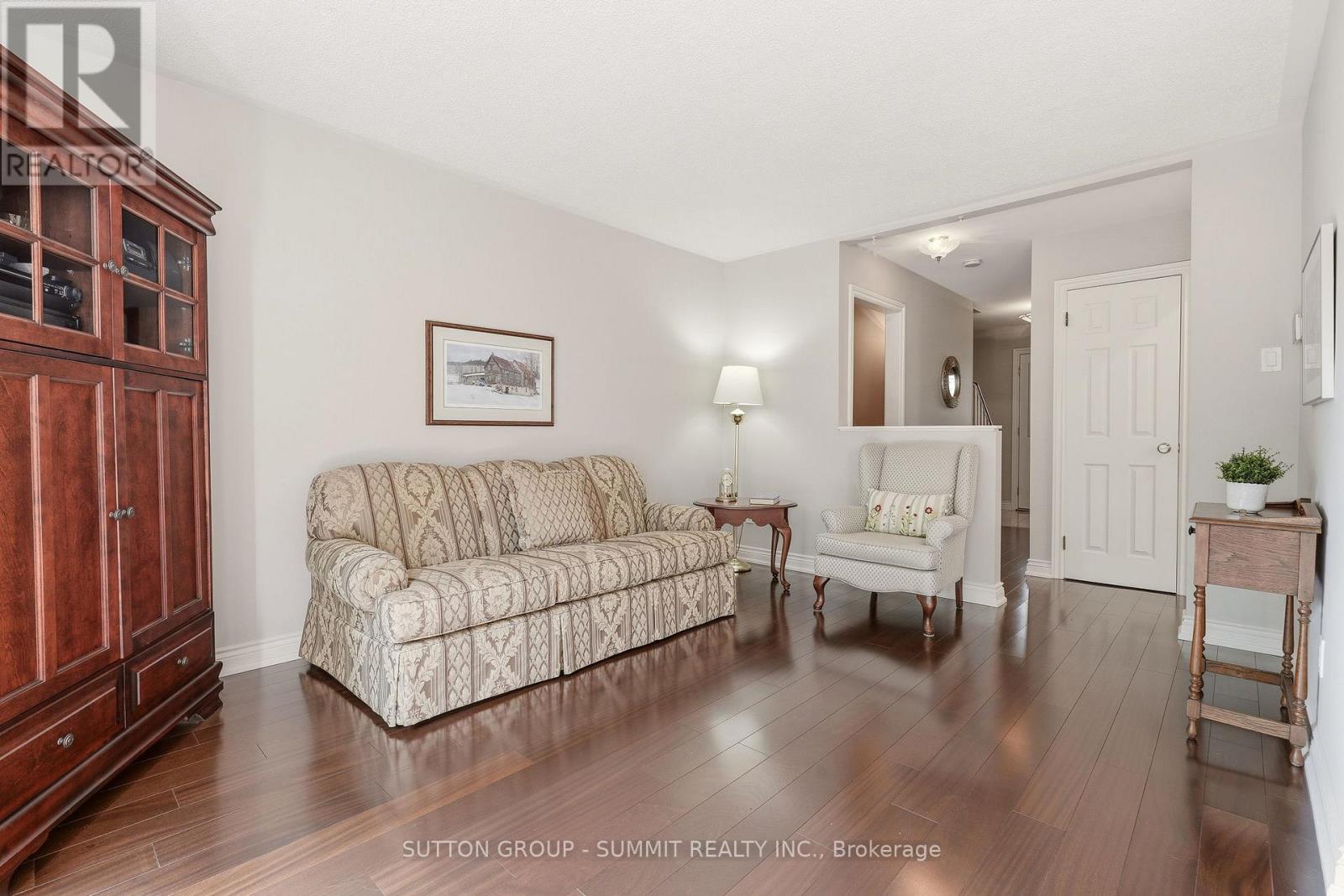 570 Forestwood Crescent, Burlington, Ontario  L7L 4K3 - Photo 9 - W13433486