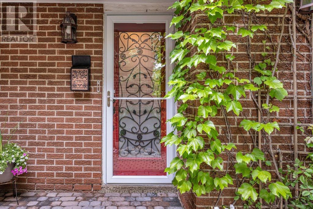 2527 Mainroyal Street, Mississauga, Ontario  L5L 1E1 - Photo 4 - W13433518