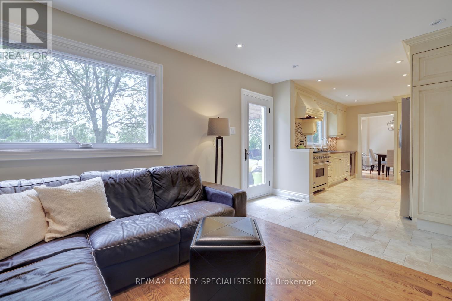 2423 Woking Crescent, Mississauga, Ontario  L5K 1Z5 - Photo 14 - W13433522
