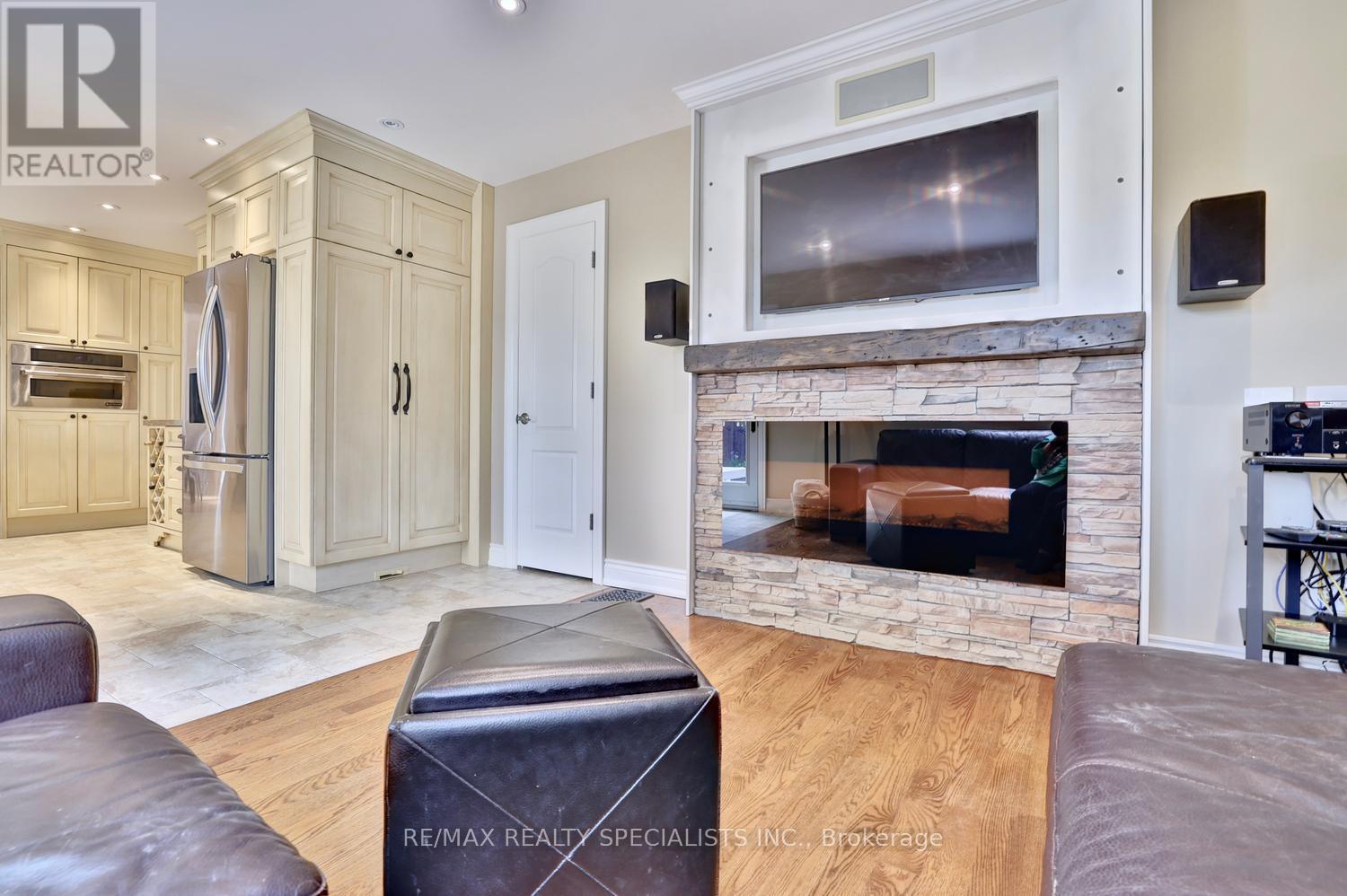 2423 Woking Crescent, Mississauga, Ontario  L5K 1Z5 - Photo 15 - W13433522