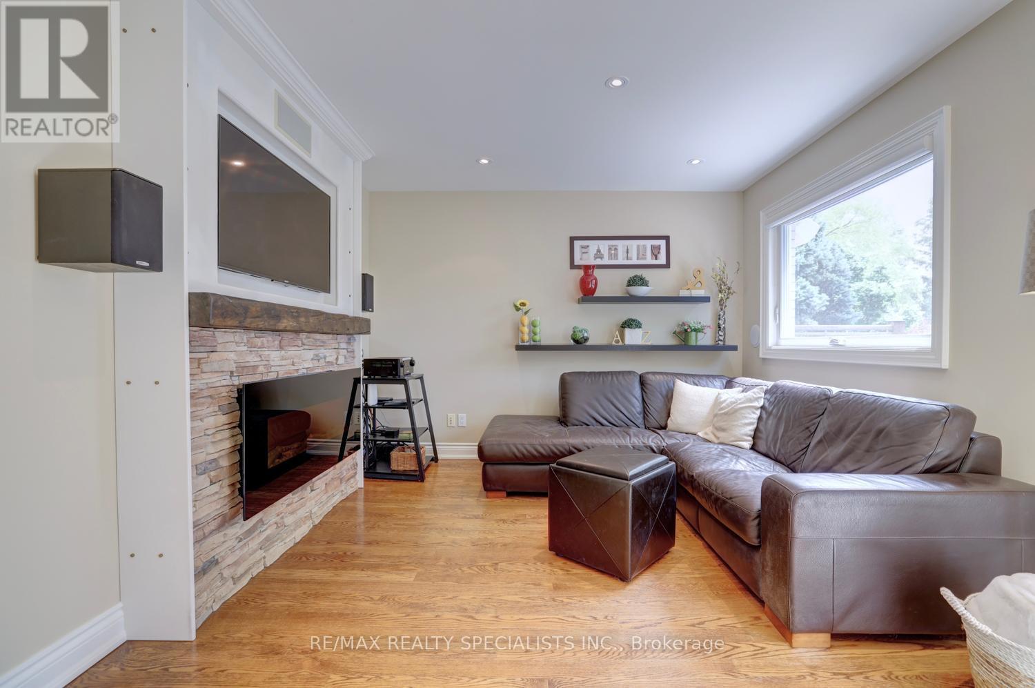 2423 Woking Crescent, Mississauga, Ontario  L5K 1Z5 - Photo 16 - W13433522
