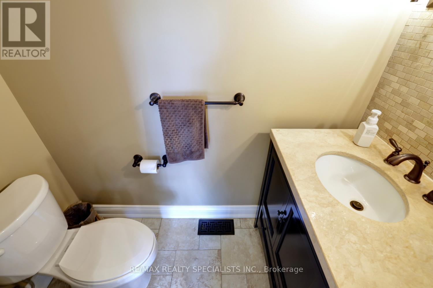 2423 Woking Crescent, Mississauga, Ontario  L5K 1Z5 - Photo 17 - W13433522