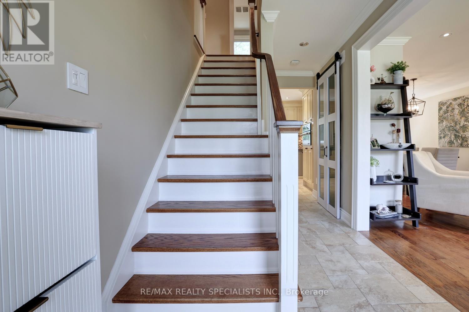 2423 Woking Crescent, Mississauga, Ontario  L5K 1Z5 - Photo 18 - W13433522