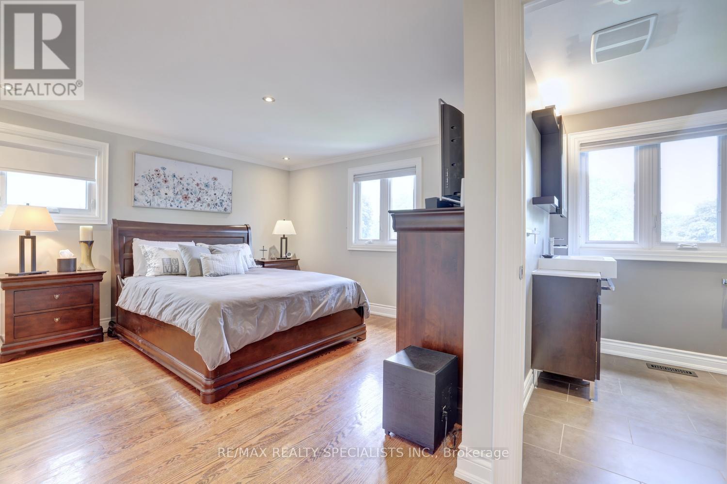 2423 Woking Crescent, Mississauga, Ontario  L5K 1Z5 - Photo 19 - W13433522