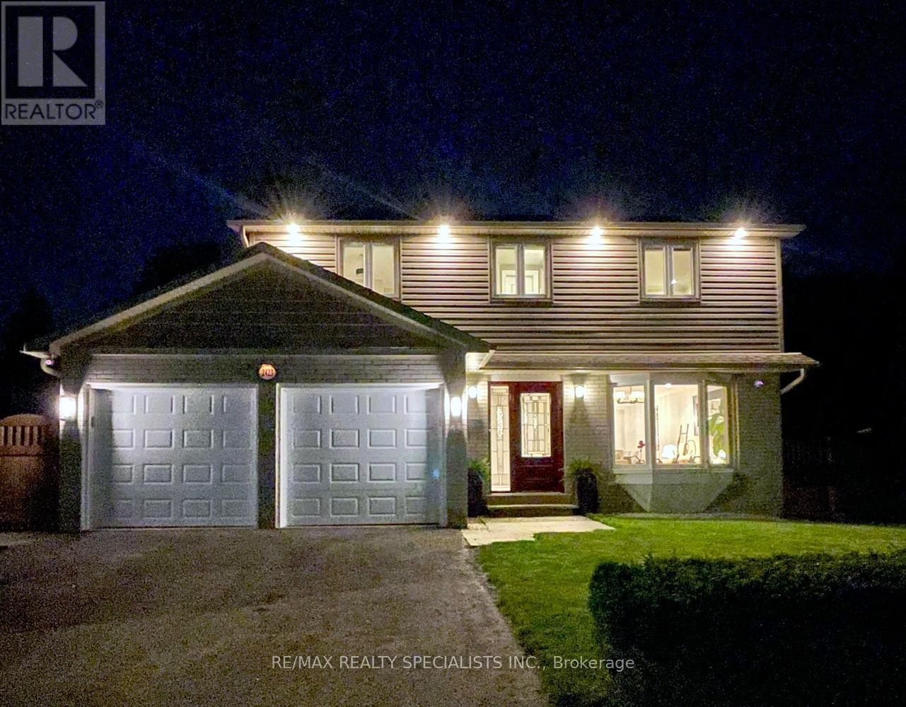 2423 Woking Crescent, Mississauga, Ontario  L5K 1Z5 - Photo 2 - W13433522