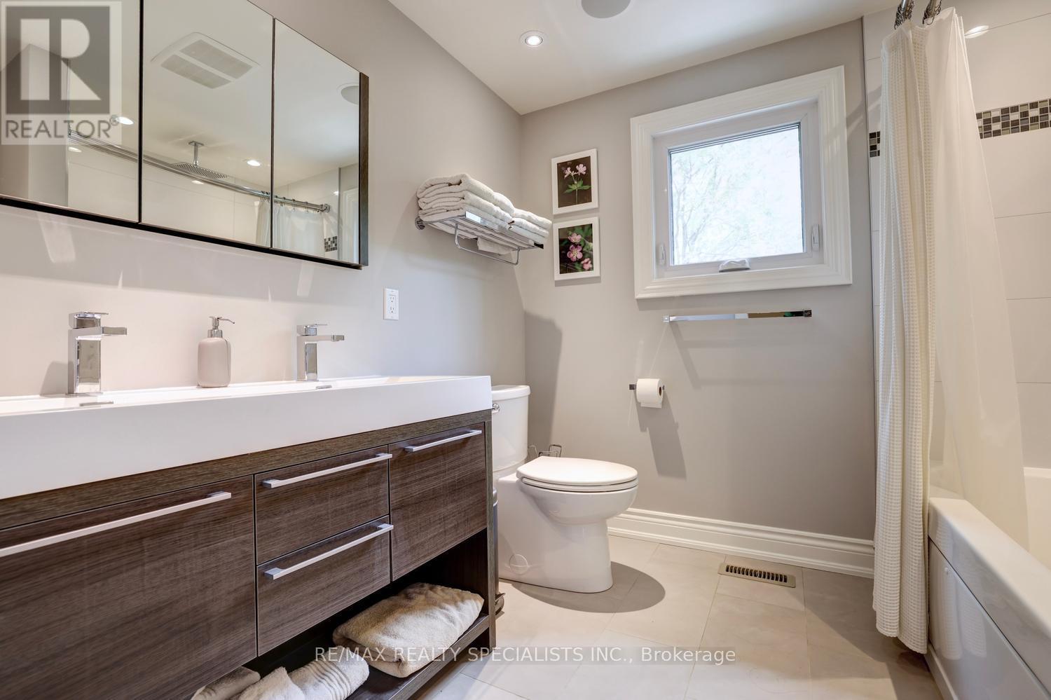 2423 Woking Crescent, Mississauga, Ontario  L5K 1Z5 - Photo 24 - W13433522