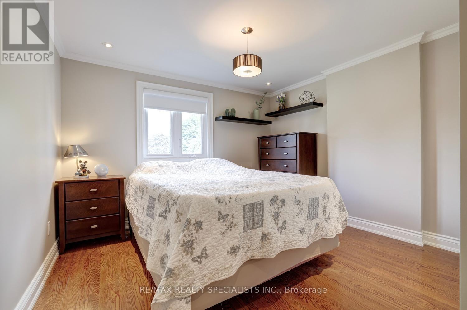 2423 Woking Crescent, Mississauga, Ontario  L5K 1Z5 - Photo 26 - W13433522