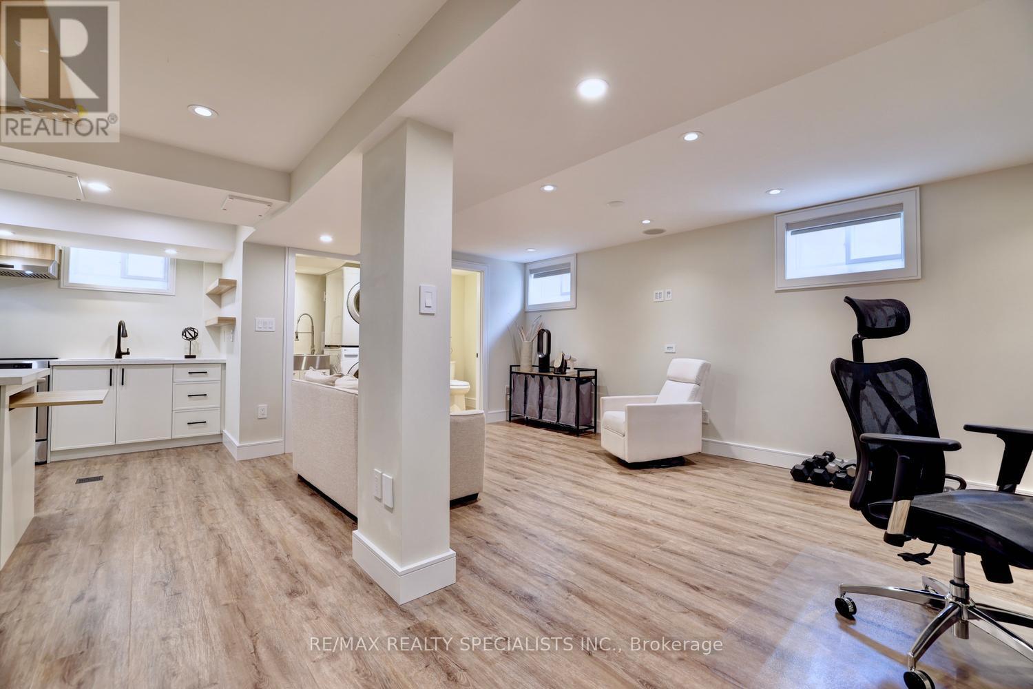 2423 Woking Crescent, Mississauga, Ontario  L5K 1Z5 - Photo 28 - W13433522