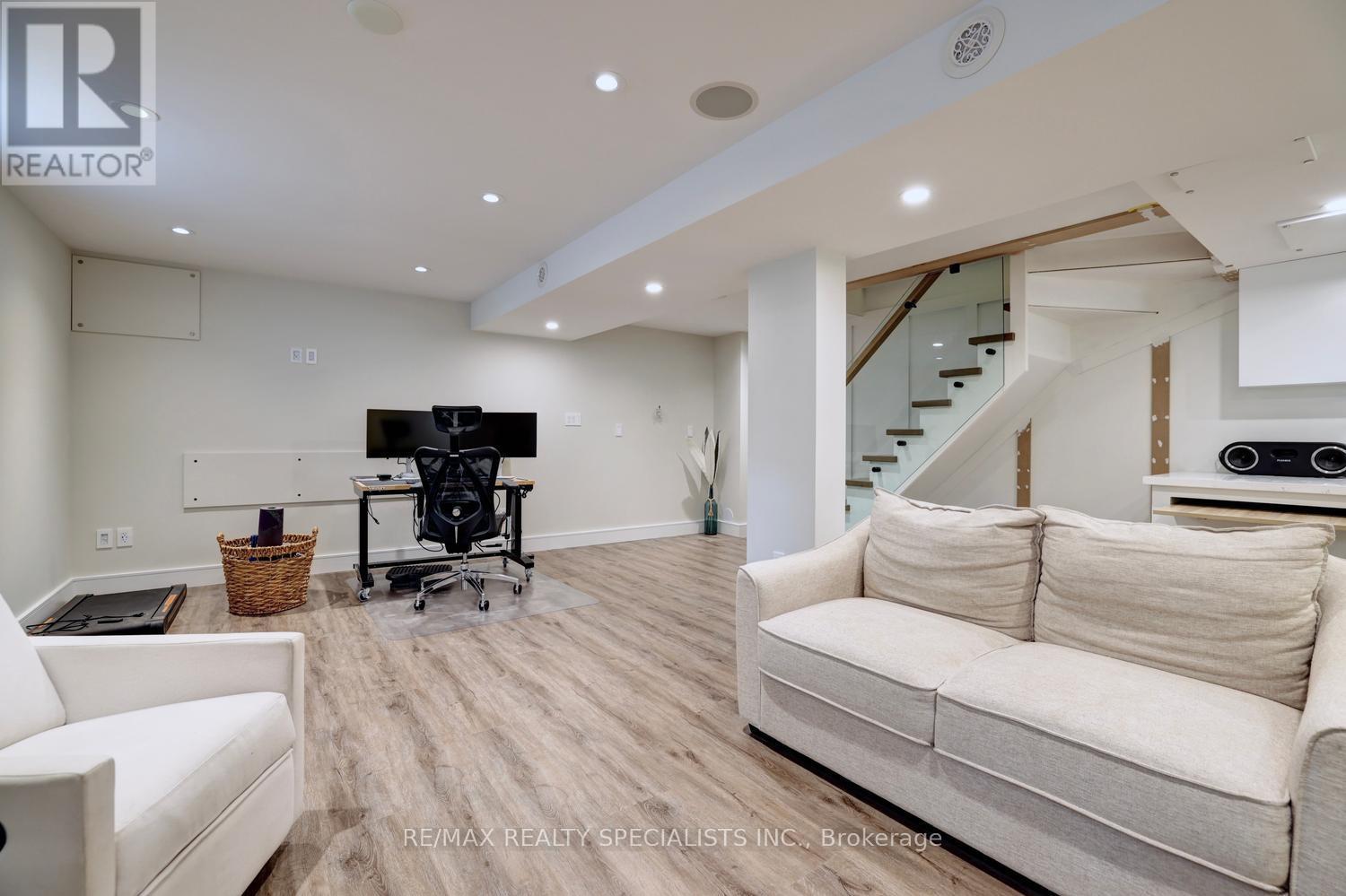 2423 Woking Crescent, Mississauga, Ontario  L5K 1Z5 - Photo 29 - W13433522