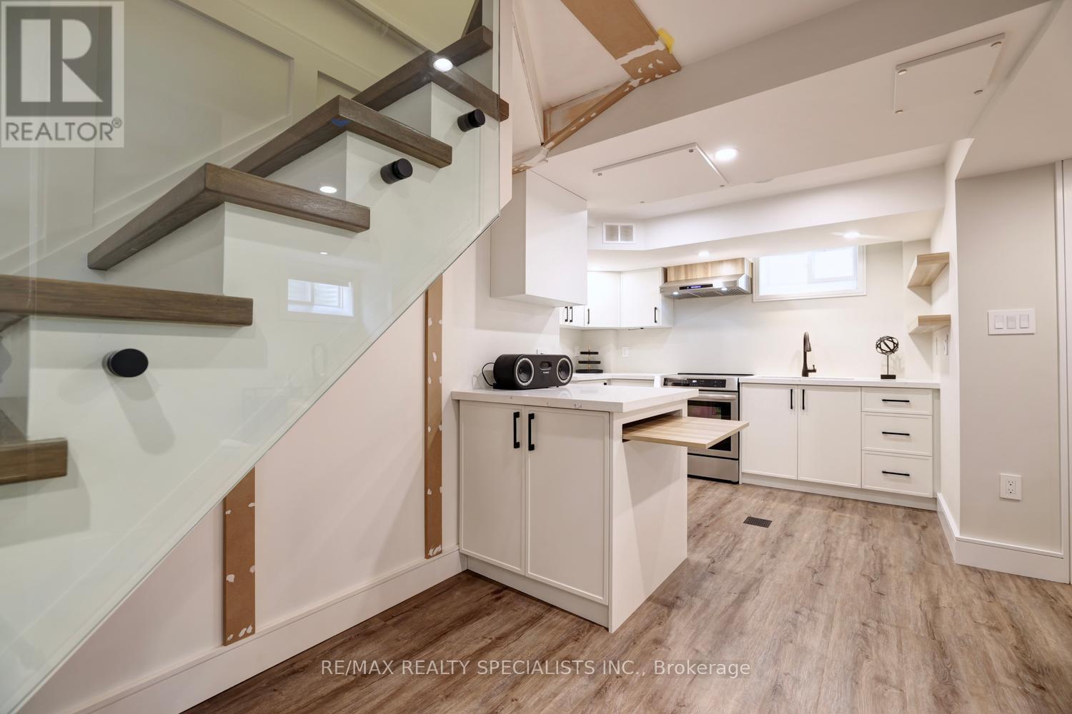 2423 Woking Crescent, Mississauga, Ontario  L5K 1Z5 - Photo 30 - W13433522