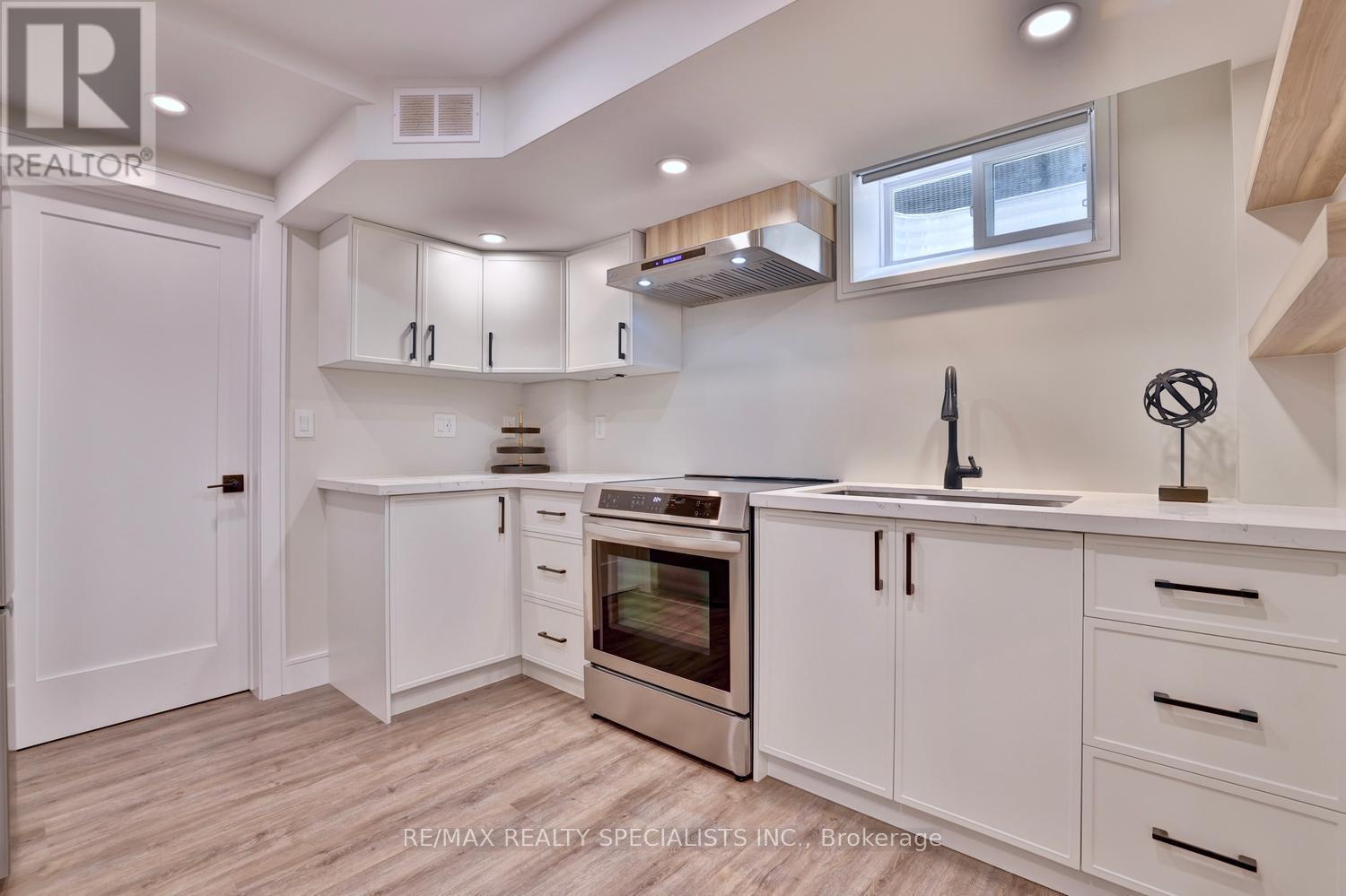 2423 Woking Crescent, Mississauga, Ontario  L5K 1Z5 - Photo 31 - W13433522