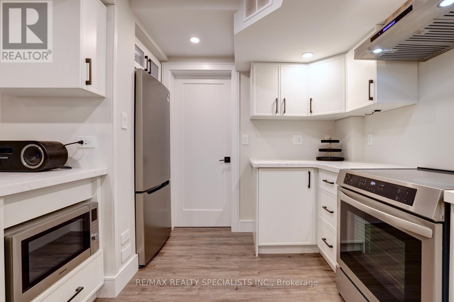 2423 Woking Crescent, Mississauga, Ontario  L5K 1Z5 - Photo 32 - W13433522