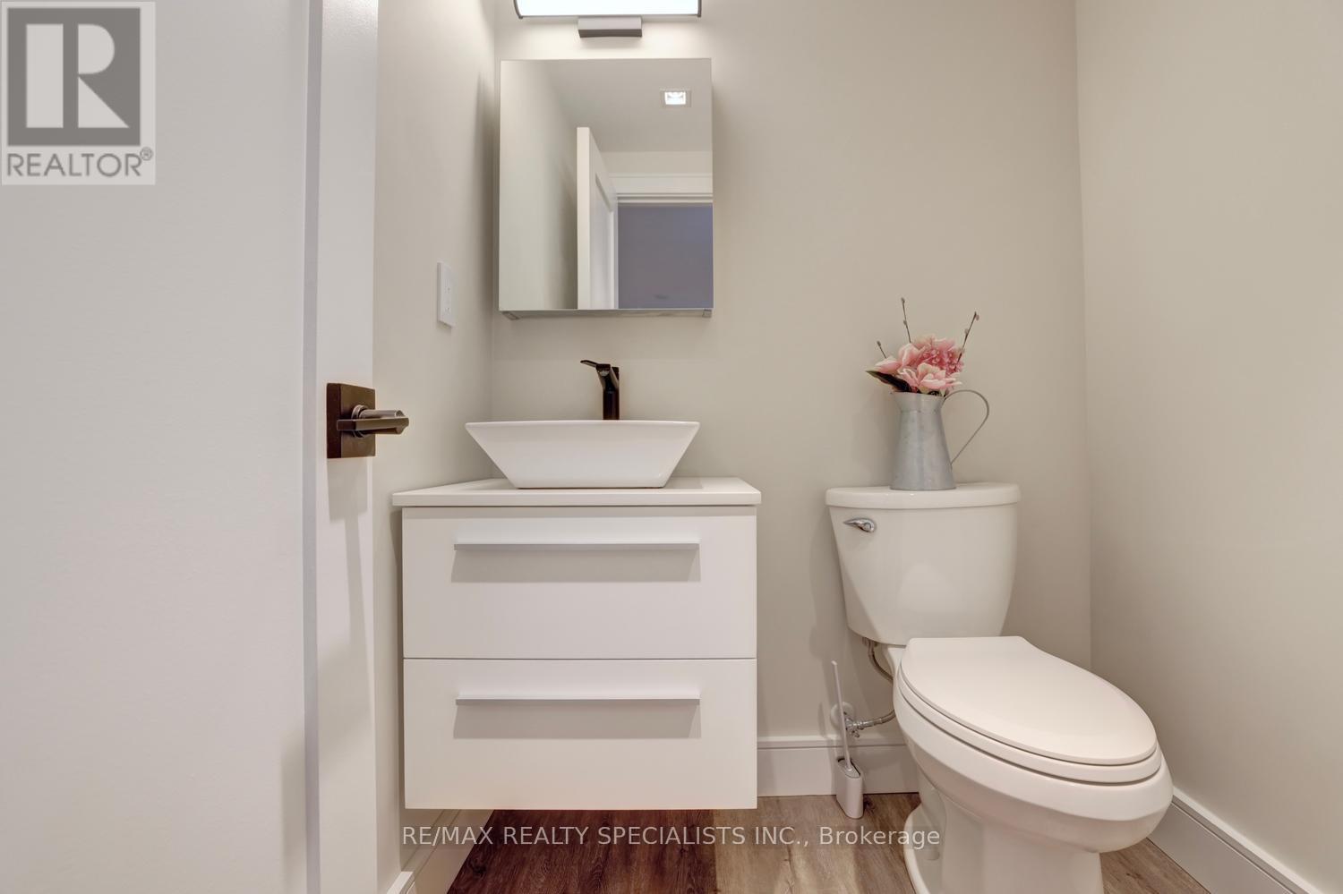 2423 Woking Crescent, Mississauga, Ontario  L5K 1Z5 - Photo 34 - W13433522
